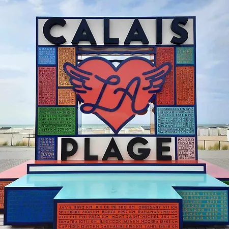 Calais gare - plage Balcon vue phare *